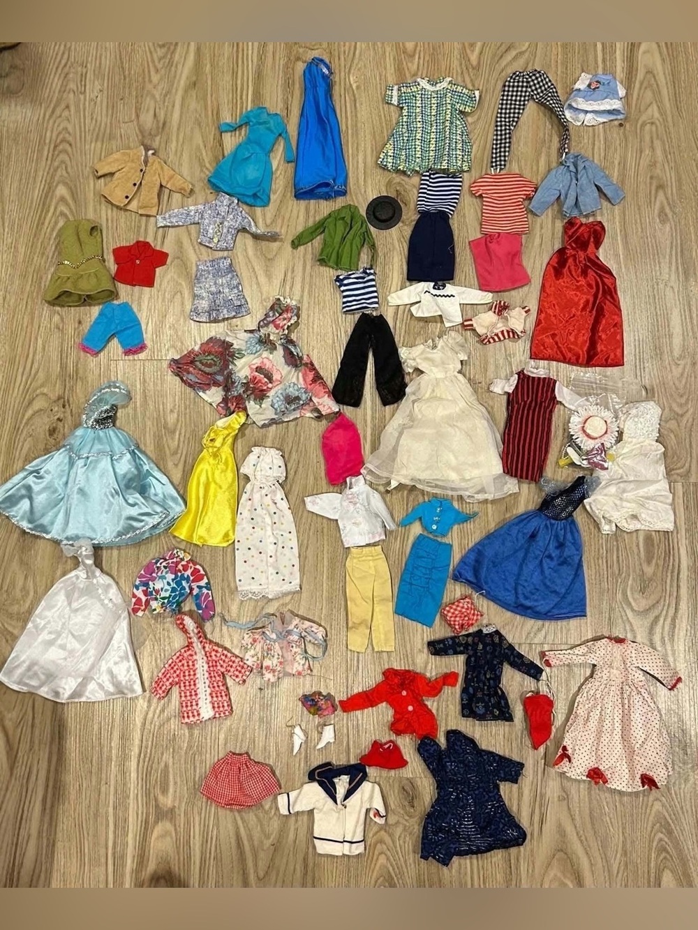 Big Bundle of Vintage Clone Doll Clothing (Barbie Size)